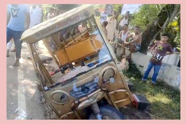 দুর্ঘটনাকবলিত টমটম