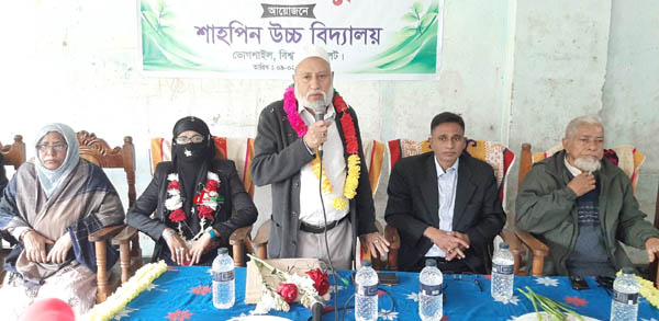 বক্তব্য রাখছেন সংবর্ধিত অতিথি আলহাজ্ব মানিক মিয়া