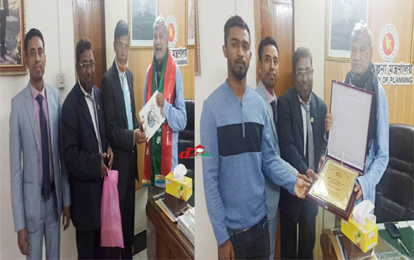 পরিকল্পনামন্ত্রীর সম্মাননা ক্রেস্ট পৌঁছে দিলেন দেওকলস স্কুল কর্তৃপক্ষ