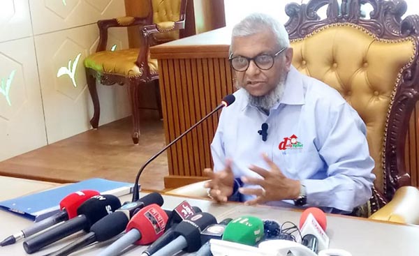 বক্তব্য রাখছেন মেয়র আরিফ