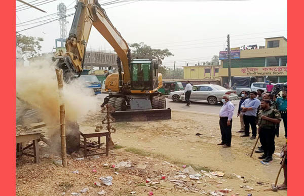 সিসিক কর্মকর্তারা অভিযান চালাচ্ছেন