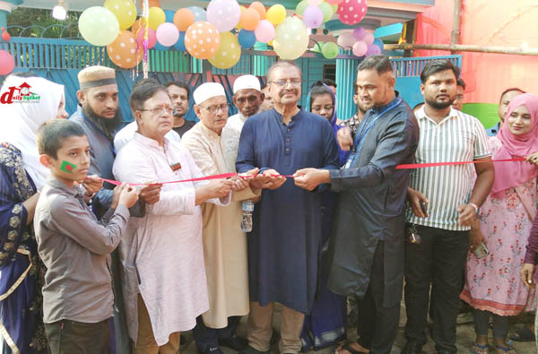 ছবি, আজিজনগরে ফিতা কেটে  &lsquo;ম্যানকাইন্ড কেয়ার হোম&rsquo;র উদ্বোন করছেন মেয়র মুহিব