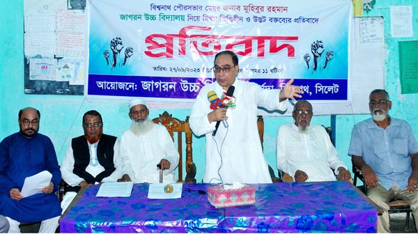 বক্তব্য রাখছেন স্কুল পরিচালনা কমিটির সভাপতি অ্যাডভোকেট শাহ ফরিদ আহমদ